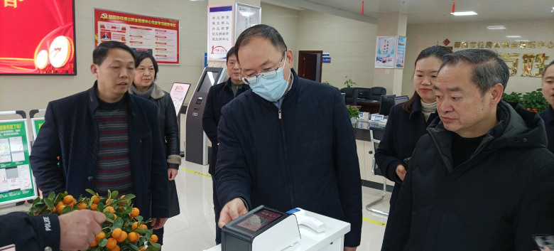 蒋小燕在北塔管理部调研.jpg